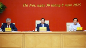 Tiếp tục th&#250;c đẩy triển khai dự &#225;n đường sắt tốc độ cao