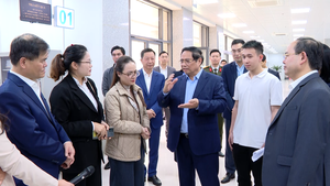 Thủ tướng thăm Trung tâm Phục vụ hành chính công tỉnh Quảng Ninh