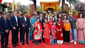 Thủ tướng dâng hương tại Khu di tích Hoàng thành Thăng Long