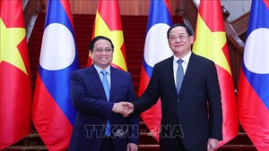 Thủ tướng Phạm Minh Chính gặp Thủ tướng Lào