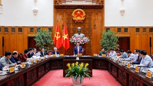 Xem xét bố trí ngân sách để hỗ trợ bình ổn giá xăng dầu