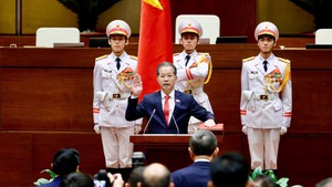 Chánh án Tòa án nhân dân tối cao Nguyễn Văn Quảng tuyên thệ nhậm chức