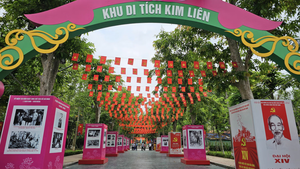 Làng Sen rực sắc cờ hoa chào mừng Kỷ niệm 136 năm Ngày sinh Chủ tịch Hồ Chí Minh