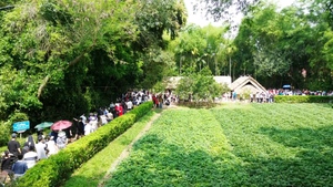 Tháng 5 về thăm quê Bác 