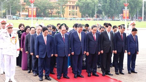 Lãnh đạo Đảng, Nhà nước vào Lăng viếng Chủ tịch Hồ Chí Minh nhân Kỷ niệm 136 năm Ngày sinh Chủ tịch Hồ Chí Minh