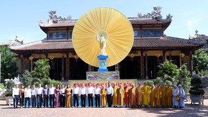 Phó Thủ tướng Nguyễn Văn Thắng động viên tăng ni, Phật tử dịp Đại lễ Phật đản tại Huế