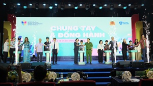 Không để trẻ em đối diện với tổn thương trong thế giới ảo