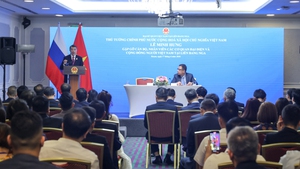 Thủ tướng gặp gỡ cộng đồng người Việt tại Nga