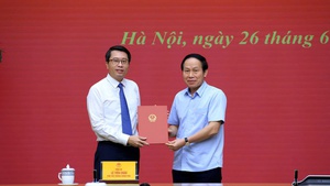 Đồng chí Trần Anh Tiến giữ chức Phó Chủ nhiệm Văn phòng Chính phủ