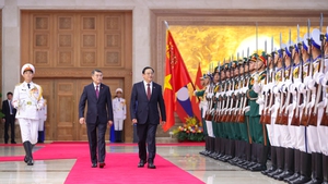 Thủ tướng Lê Minh Hưng chủ trì lễ đón chính thức Thủ tướng Lào Sonexay Siphandone