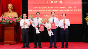 Phó Thủ tướng Lê Tiến Châu trao Quyết định bổ nhiệm Thứ trưởng Bộ Giáo dục và Đào tạo
