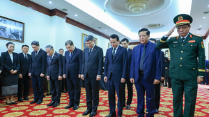 Lãnh đạo Đảng, Nhà nước viếng đồng chí Saysomphone Phomvihane, Chủ tịch Quốc hội Lào