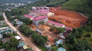 Để tiếng trống khai trường kịp vang lên nơi miền biên giới