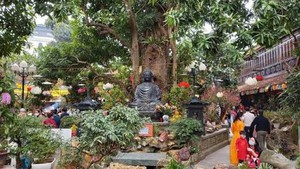 Chùa Vạn Niên - Ngôi chùa nghìn năm tuổi bên Hồ Tây