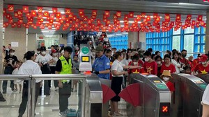 Tăng chuyến, đủ xe, bảo đảm người dân đi lại dịp Quốc khánh