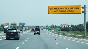 Đánh giá kỹ quy định về khoảng cách an toàn trên cao tốc và điều kiện thực tiễn