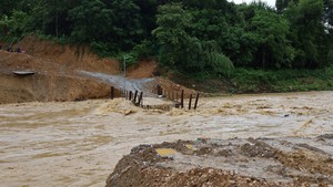 Chủ động sơ tán người dân khỏi khu vực nguy cơ lũ quét, sạt lở