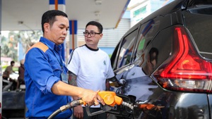 Giá xăng E10 tăng hơn 1.000 đồng/lít