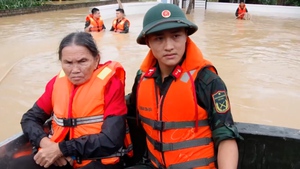 Khẩn trương sơ tán người dân khỏi vùng ngập lụt