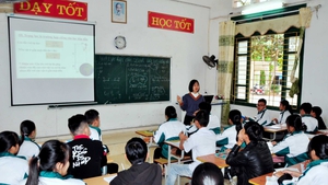 Điểm mới về 4 môn học trong Chương trình giáo dục thường xuyên cấp THCS và THPT