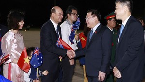 Top legislator arrives in Canberra, starting official visit to Australia