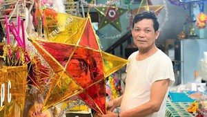 Artisan Huy tries to keep traditional craft of lantern making alive