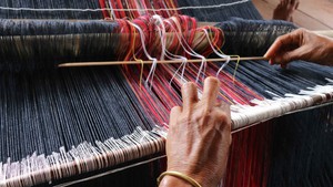 Bahnar people&#39;s traditional brocade weaving is preserved by good hands