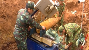 A fifth of Viet Nam&#39;s soil remains contaminated with unexploded ordnance