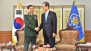 Defense minister meets Korean Prime Minister