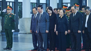 Party, State leaders pay tribute to general Nguyen Chi Vinh