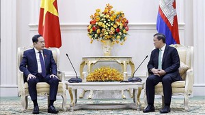 Top Vietnamese legislator meets Cambodian senior leaders