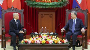 Party leader receives Cambodian King