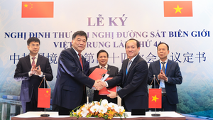 Viet Nam, China sign protocol on railway transport cooperation