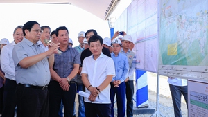 PM inspects expressway construction projects in central region