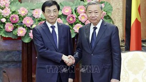 President To Lam hosts Chinese General Secretary and President&#39;s Special Representative