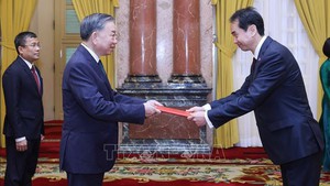 Top leader welcomes newly-accredited Chinese Ambassador