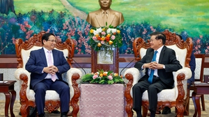 Prime Minister pays courtesy visit to top Lao leader