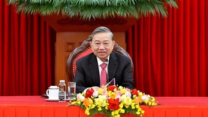 To Lam holds phone conversation with Xi Jinping