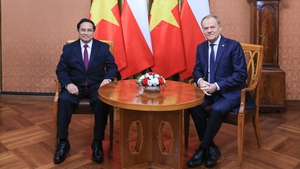 Prime Minister Pham Minh Chinh holds talks with Polish counterpart Donald Tusk in Warsaw