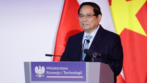 Prime Minister attends Viet Nam-Poland Business Forum in Warsaw