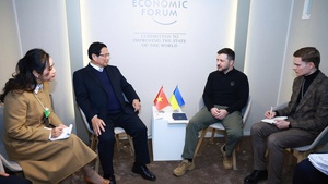 Prime Minister Pham Minh Chinh meets Ukrainian President in Davos