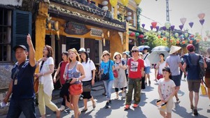 Foreign arrivals to Viet Nam up nearly 40% in 2024