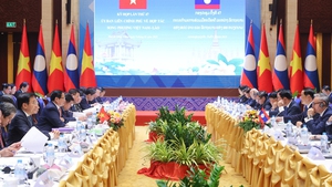 Viet Nam, Laos pledge to soon realize trade goal of US$5 billion