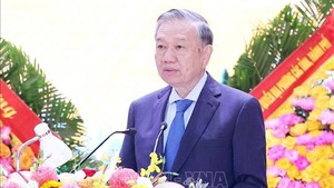 Party chief attends ceremony marking 80th traditional day of Military Region 4’s armed forces