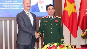 Defense minister holds talks with President of Turkish Defense Industry Agency