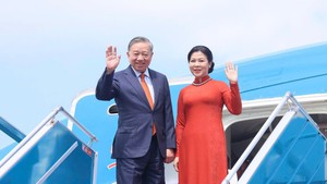 Party leader leaves Ha Noi for official visit to Finland