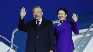 General Secretary To Lam leaves for official visit to UK