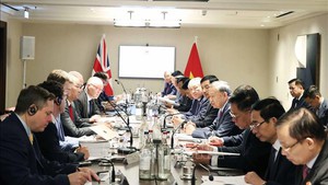 General Secretary attends seminar on AI and semiconductors in London