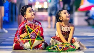 State leader extends Mid-Autumn Festival wishes to children