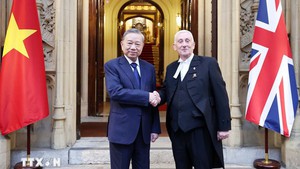 Party leader meets top British legislators in London